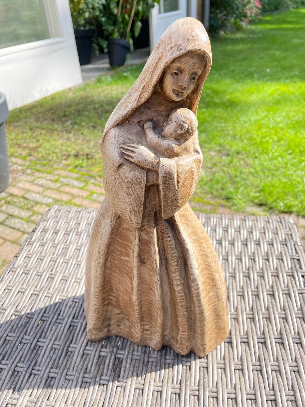 Stenen beeld Maria met kind - Religieuze sculptuur, Antiek en Kunst, Ophalen of Verzenden, Handgemaakt, 20 - 50 cm, Beeld