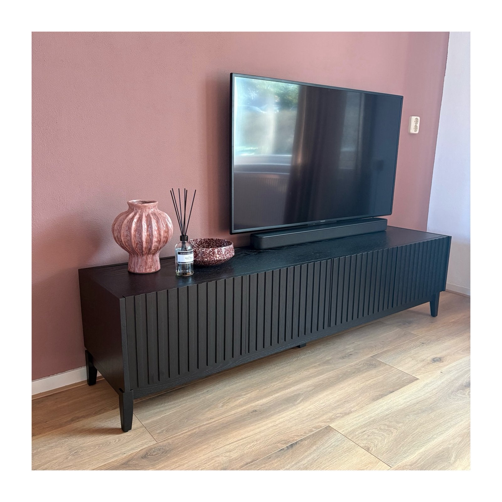 By Fonq Hide tv meubel, Huis en Inrichting, Ophalen, Overige materialen, 150 tot 200 cm, Zo goed als nieuw