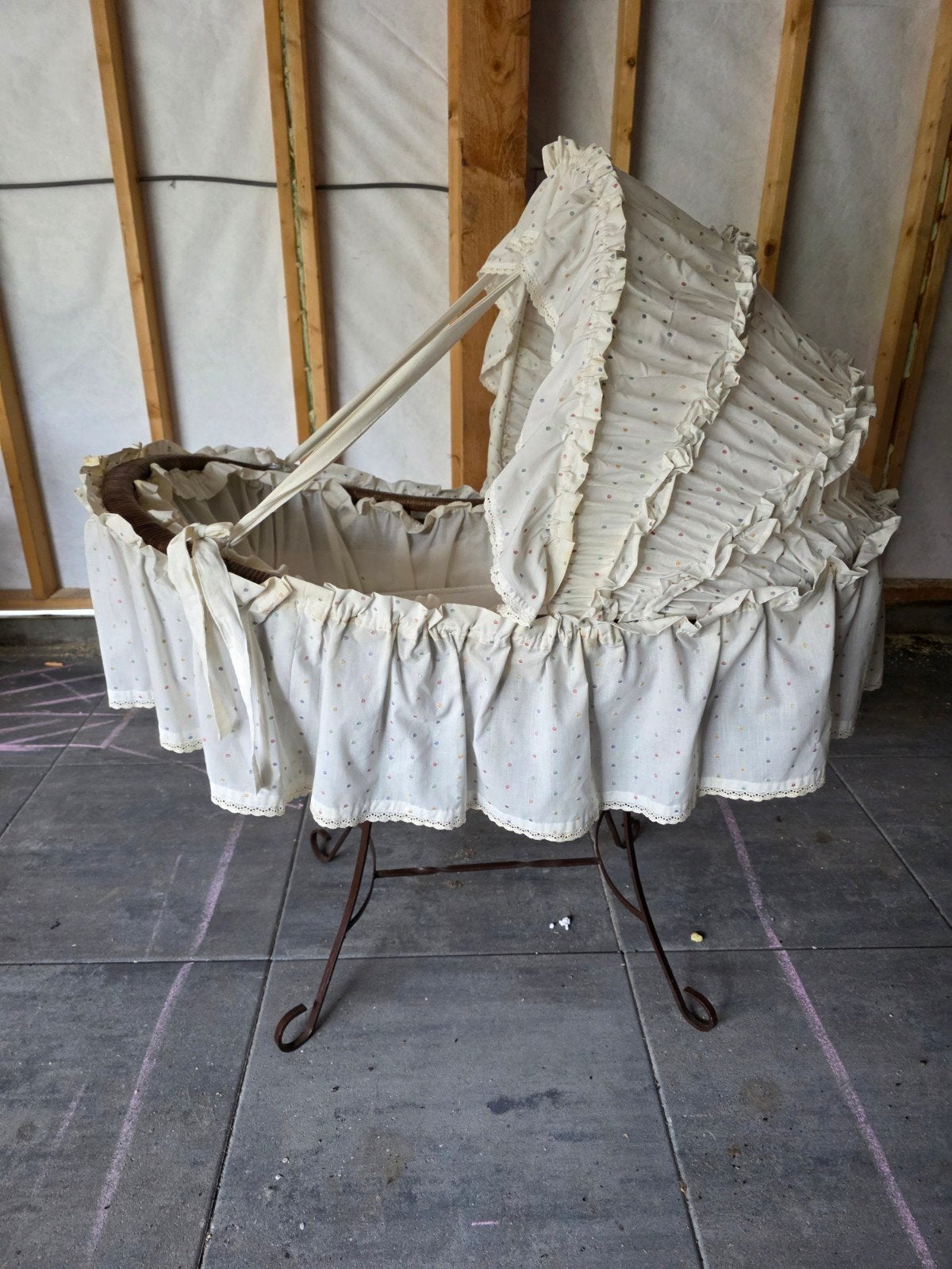 Vintage Wieg met Standaard en Hemel, Kinderen en Baby's, Babywiegjes en Ledikanten, Ophalen, Gebruikt, Wieg