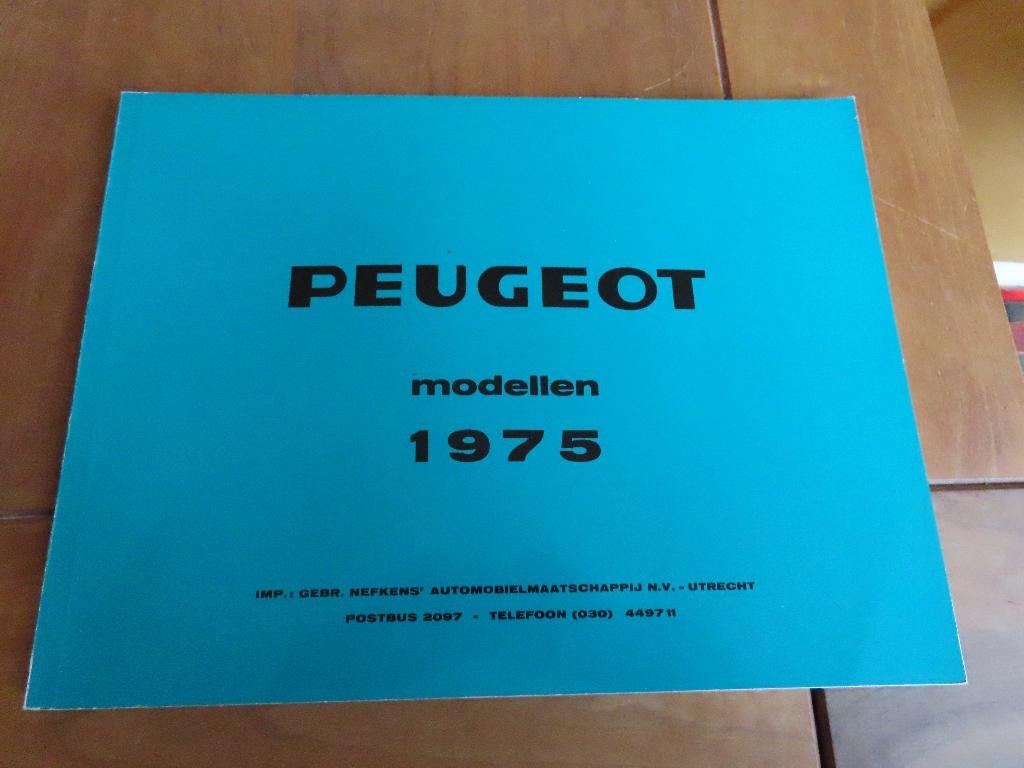 Peugeot modellen-jaarboek 1975 Peugeot 104 304 404 504 J7, Ophalen of Verzenden, Zo goed als nieuw, Peugeot, Peugeot