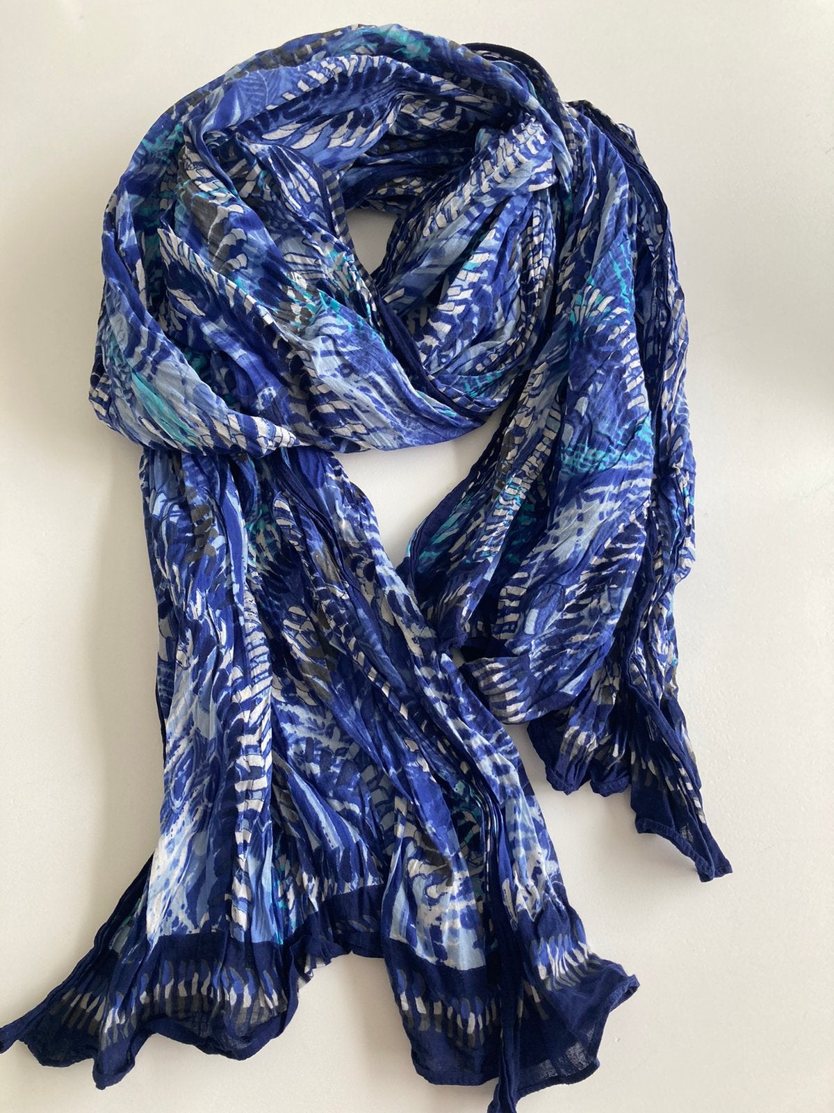 Mooie Blauwe SJAAL cotton crincle met tie dye stijl Print, Ophalen of Verzenden, Gedragen, Maat 42/44 (L), Sjaal