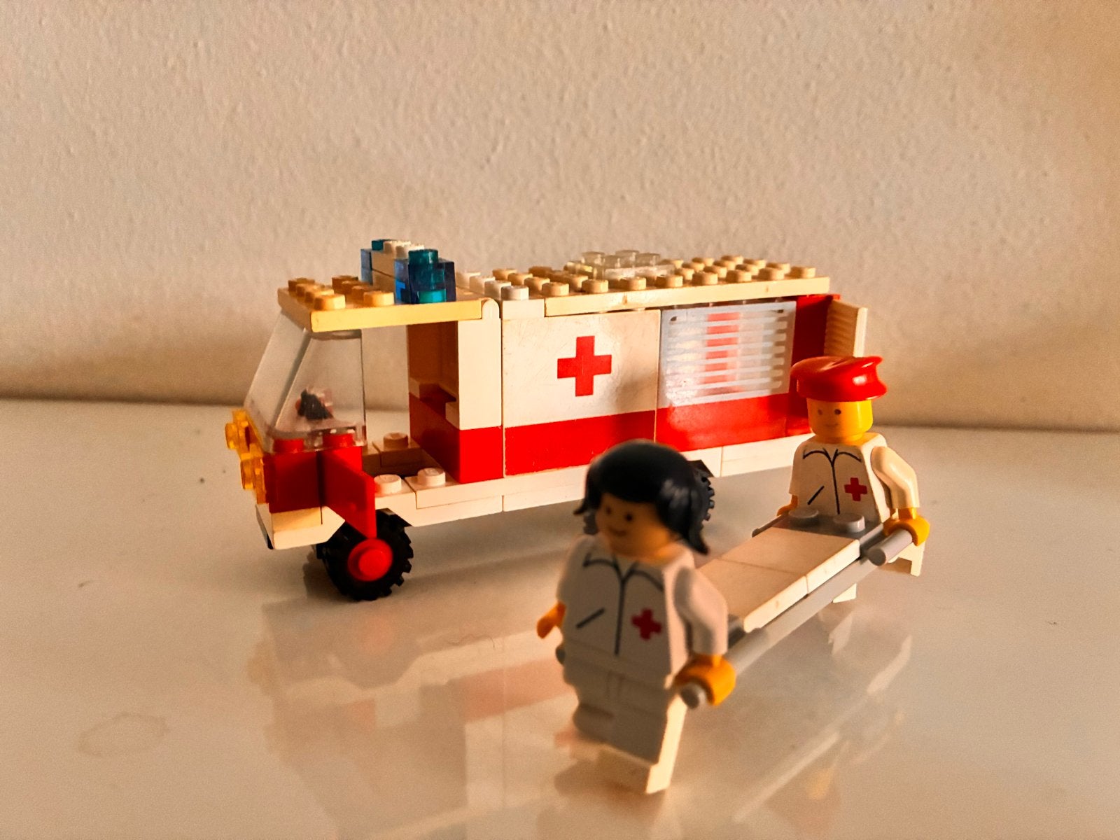 Vintage LEGO Legoland 6680 Ambulance met figuren, Ophalen of Verzenden, Gebruikt, Overige merken