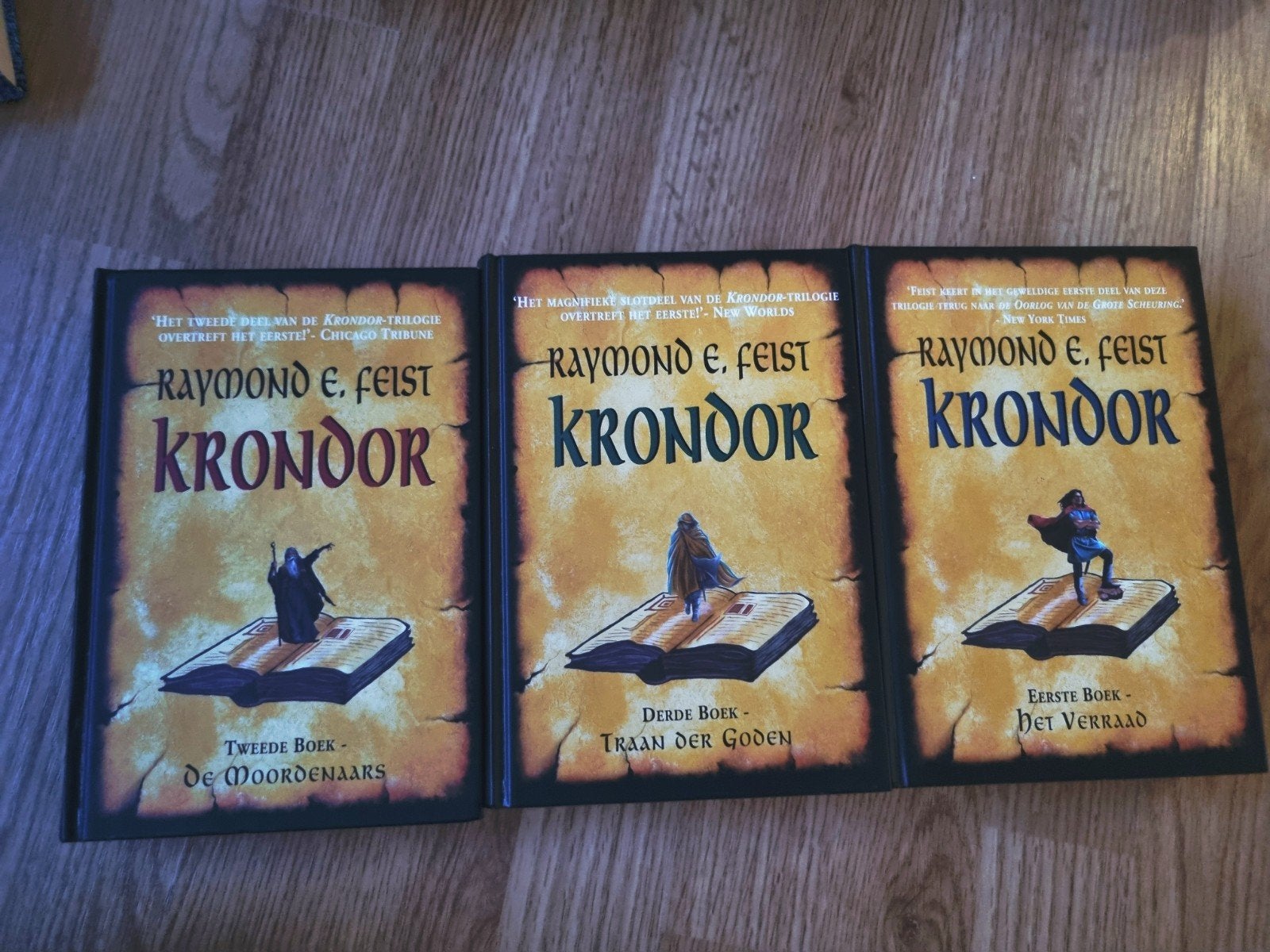 Raymond Feist - Krondor Trilogie (3 boeken), Ophalen of Verzenden, Gelezen, Raymond E. Feist