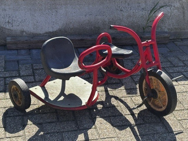 Rode driewieler met zijspan voor twee kindjes, Ophalen, Gebruikt, Onbekend, Terugtraprem