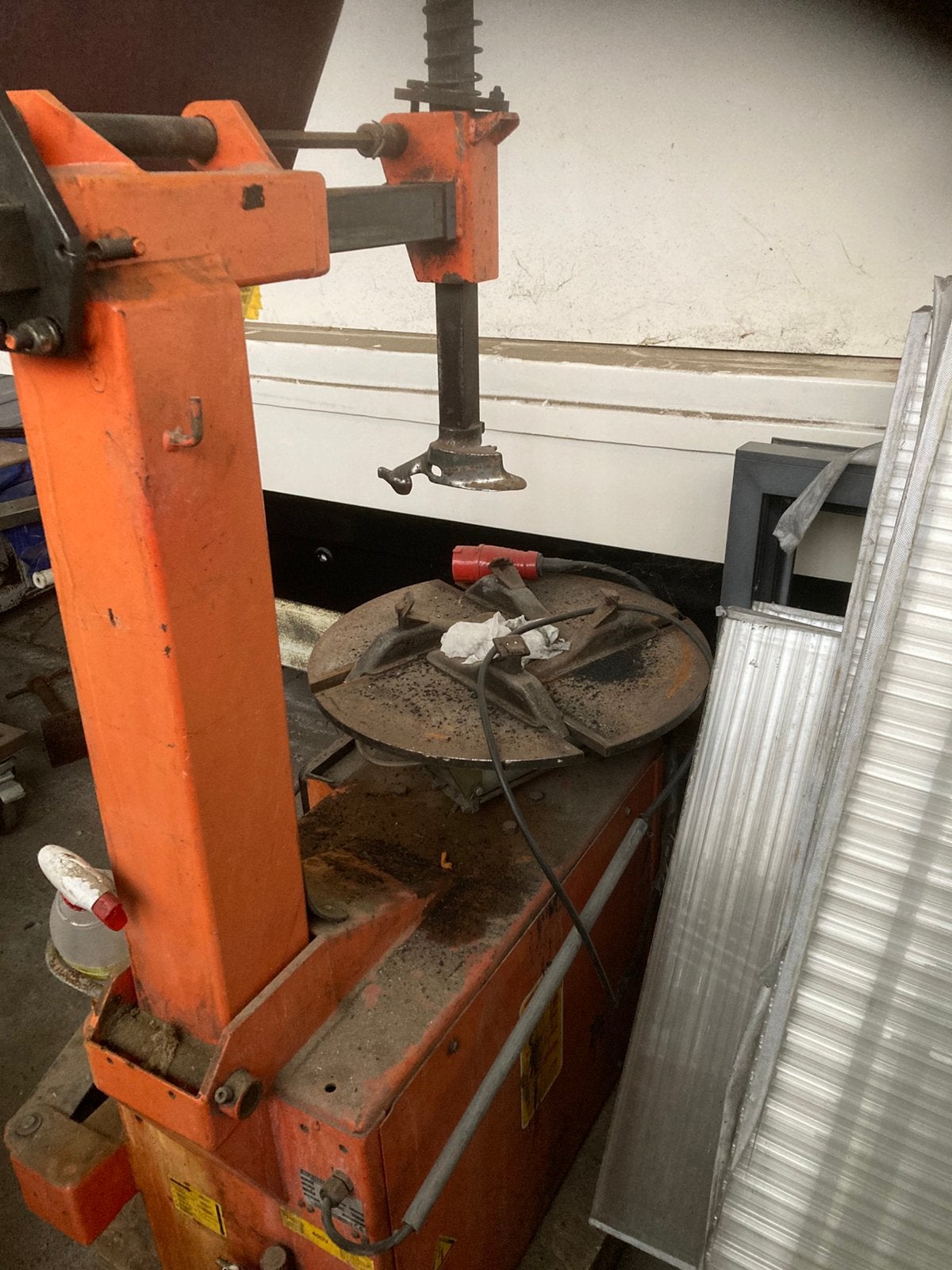 Banden demontage apparaat, Ophalen, Zo goed als nieuw, 1200 watt of meer, 30 tot 70 mm