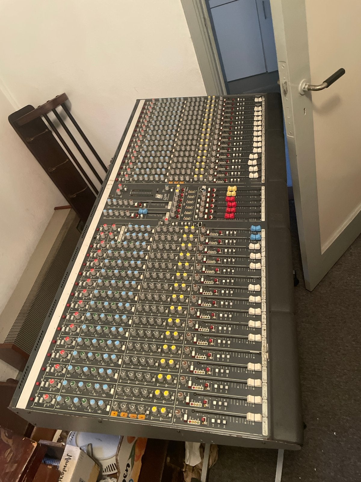 Allen & Heath GL2200 Mengpaneel - 40 Kanalen, Ophalen, Gebruikt, 20 kanalen of meer, Microfooningang