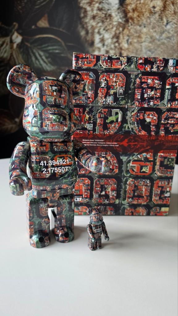 Be@rbrick "Benjamin Grant Overview" "Barcelona" 100% & 400%, Antiek en Kunst, Ophalen of Verzenden