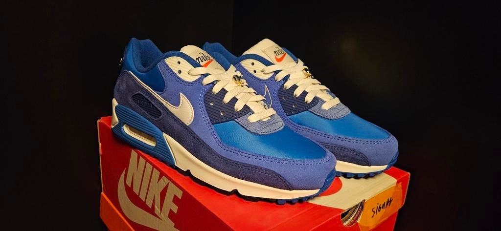 Nike air max 90 SE first use signal blue MT43, Kleding | Heren, Schoenen, Ophalen of Verzenden, Nieuw, Blauw