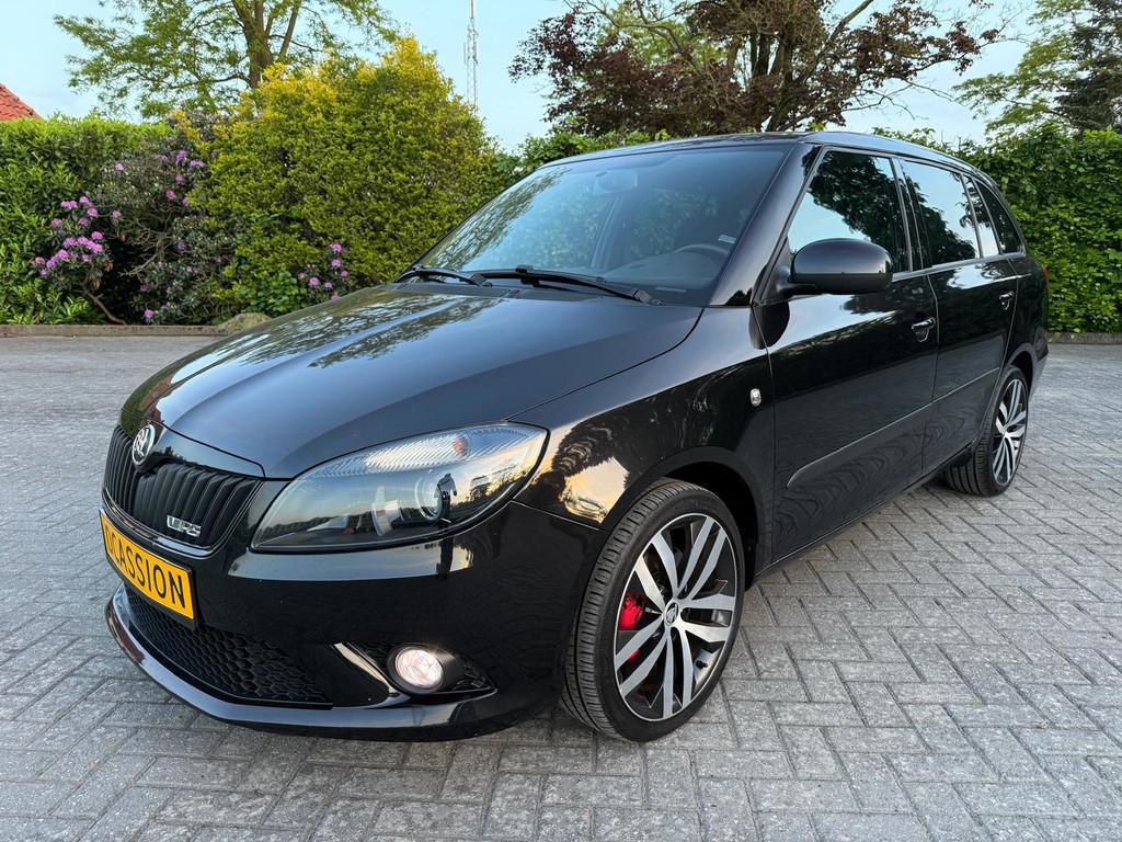 Skoda Fabia 1.4 TSI RS DSG Navi/Stoelverw/Cruise/Voll, Voorwielaandrijving, Gebruikt, 4 cilinders, Zwart