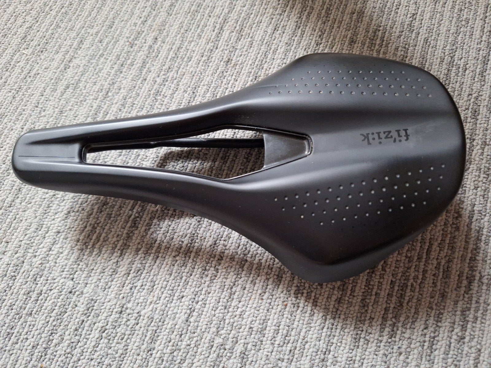 Fizik Argo Tempo R5 Zadel - Zo goed als nieuw, Ophalen of Verzenden, Zo goed als nieuw, Overige merken