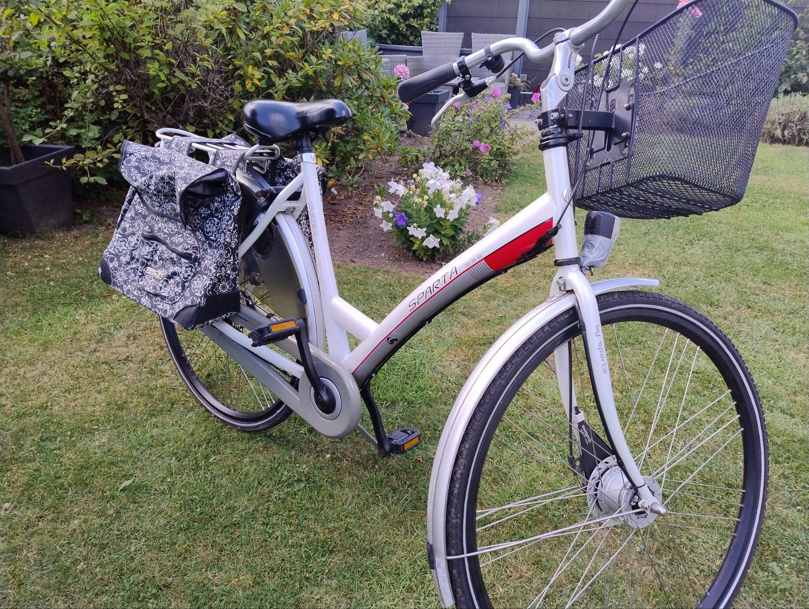 Nette Sparta damesfiets, Fietsen en Brommers, Fietsen | Dames | Damesfietsen, Ophalen, Sparta, Gebruikt, Versnellingen