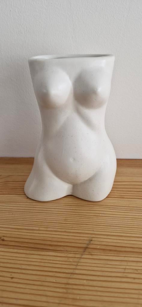 Witte vaas in de vorm van een vrouwenlichaam, Ophalen, Wit, Aardewerk of Porselein, Zo goed als nieuw