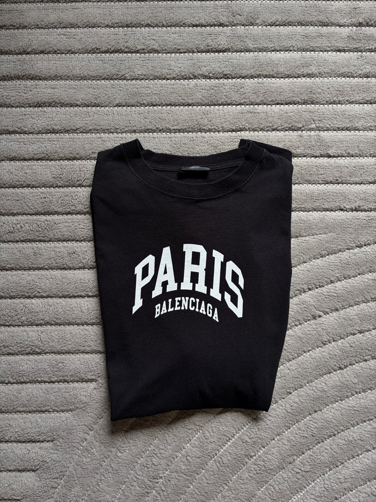 Balenciaga T-Shirt Zwart “Cities Paris”, Ophalen of Verzenden, Zo goed als nieuw, Maat 48/50 (M), Zwart