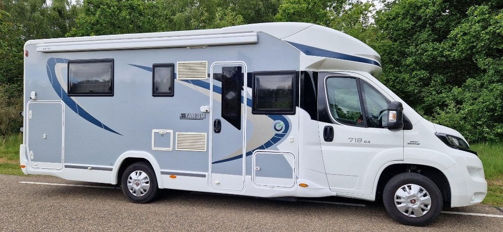 Caravans And Camping Zeer