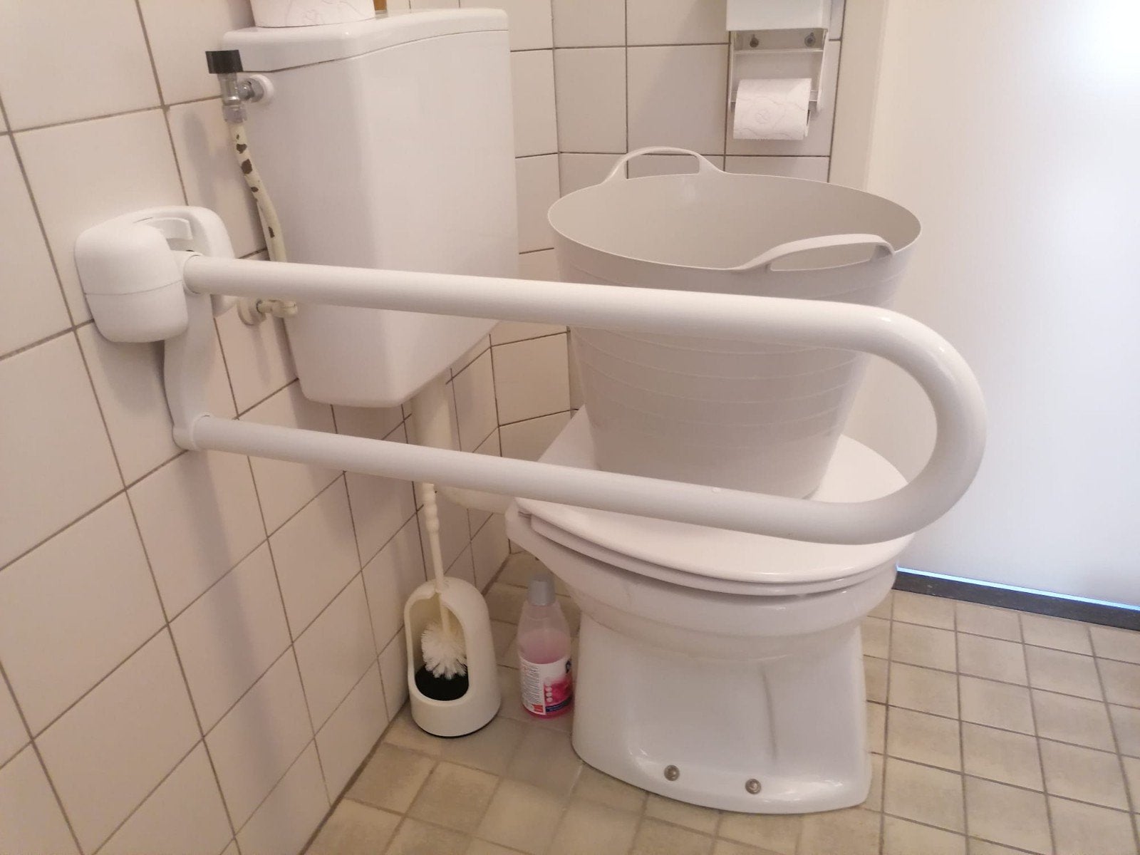 muurbeugel voor bij wc, Diversen, Ophalen, Zo goed als nieuw