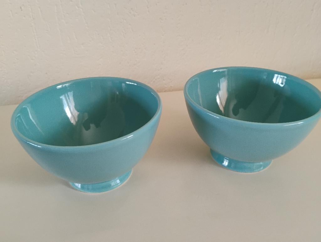 2 Mintgroene, groene schaaltjes aardewerk strak model, Ophalen of Verzenden, Overige stijlen, Aardewerk, Schaal of Schalen