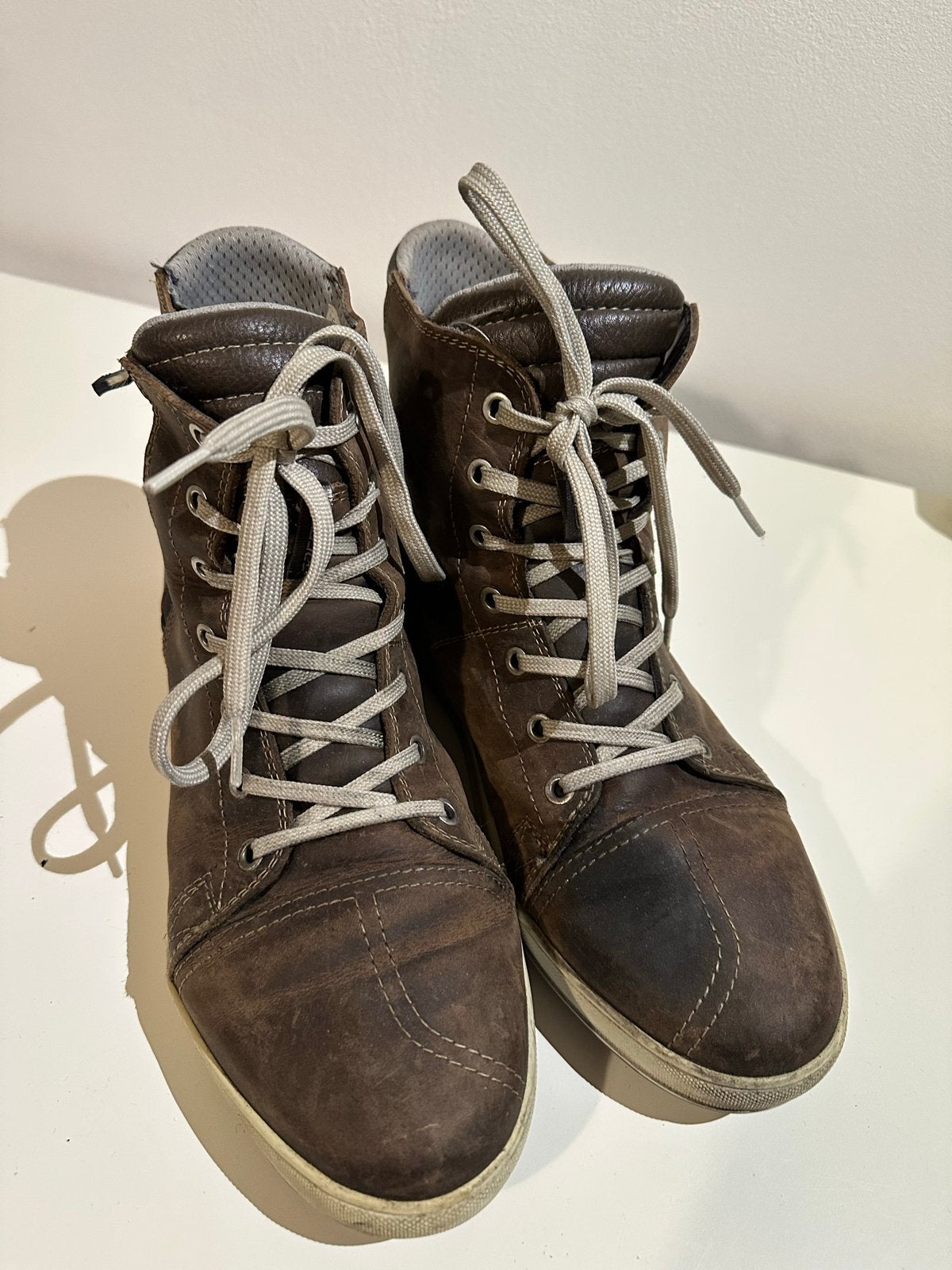 Gaerne Voyager motorsneakers met bescherming, Ophalen, Gedragen, Bruin, Sneakers of Gympen