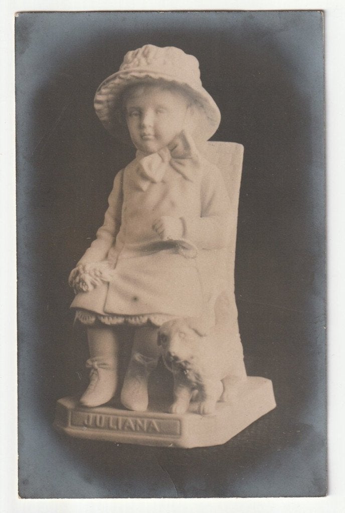 Ansichtkaart beeldje Prinses Juliana met hondje, Gebruikt, Verzenden, Kaart, Foto of Prent, X
