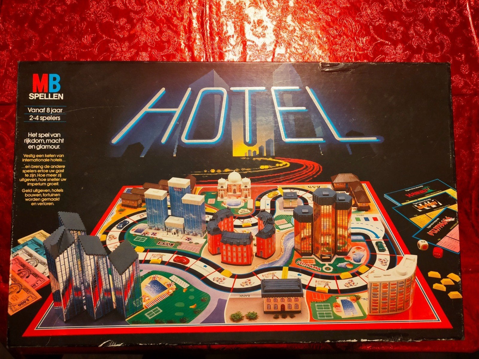 Hotel bordspel - Klassiek vastgoed strategie spel, Drie of vier spelers, Ophalen, Gebruikt, MB Spellen