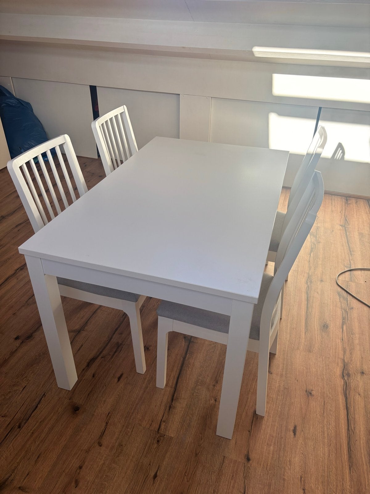 Witte eettafel met 4 stoelen ZGAN!, Ophalen, 100 tot 150 cm, 50 tot 100 cm, Zo goed als nieuw
