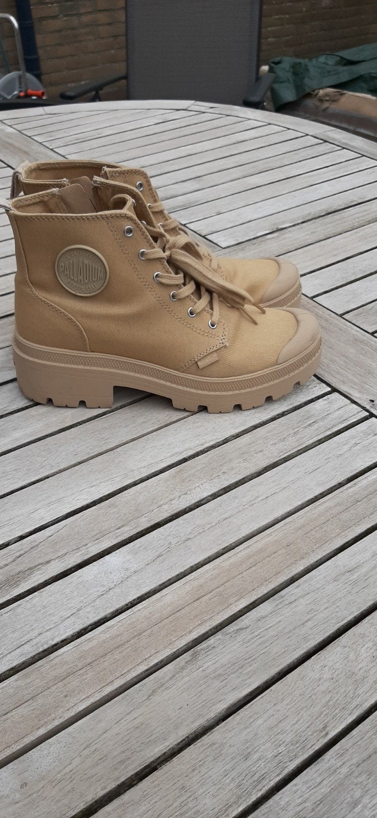 Palladium veterboots Canvas mt 38, Kleding | Dames, Schoenen, Ophalen of Verzenden, Zo goed als nieuw, Beige