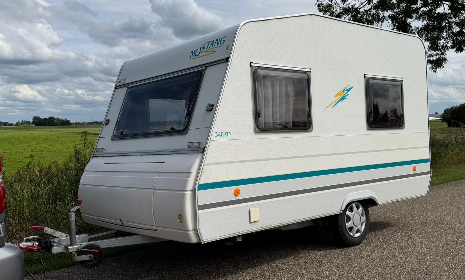 Nette Knaus Mustang 340 BN inc voortent&luifel!, Treinzit, Dwarsbed, Particulier, Luifel