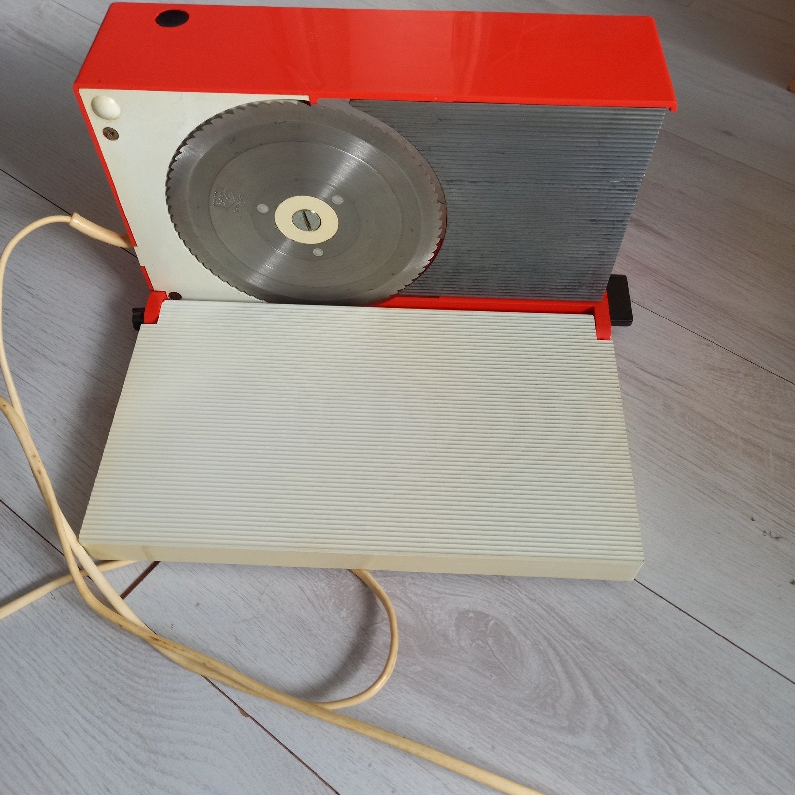 Elektrische snijmachine., Ophalen