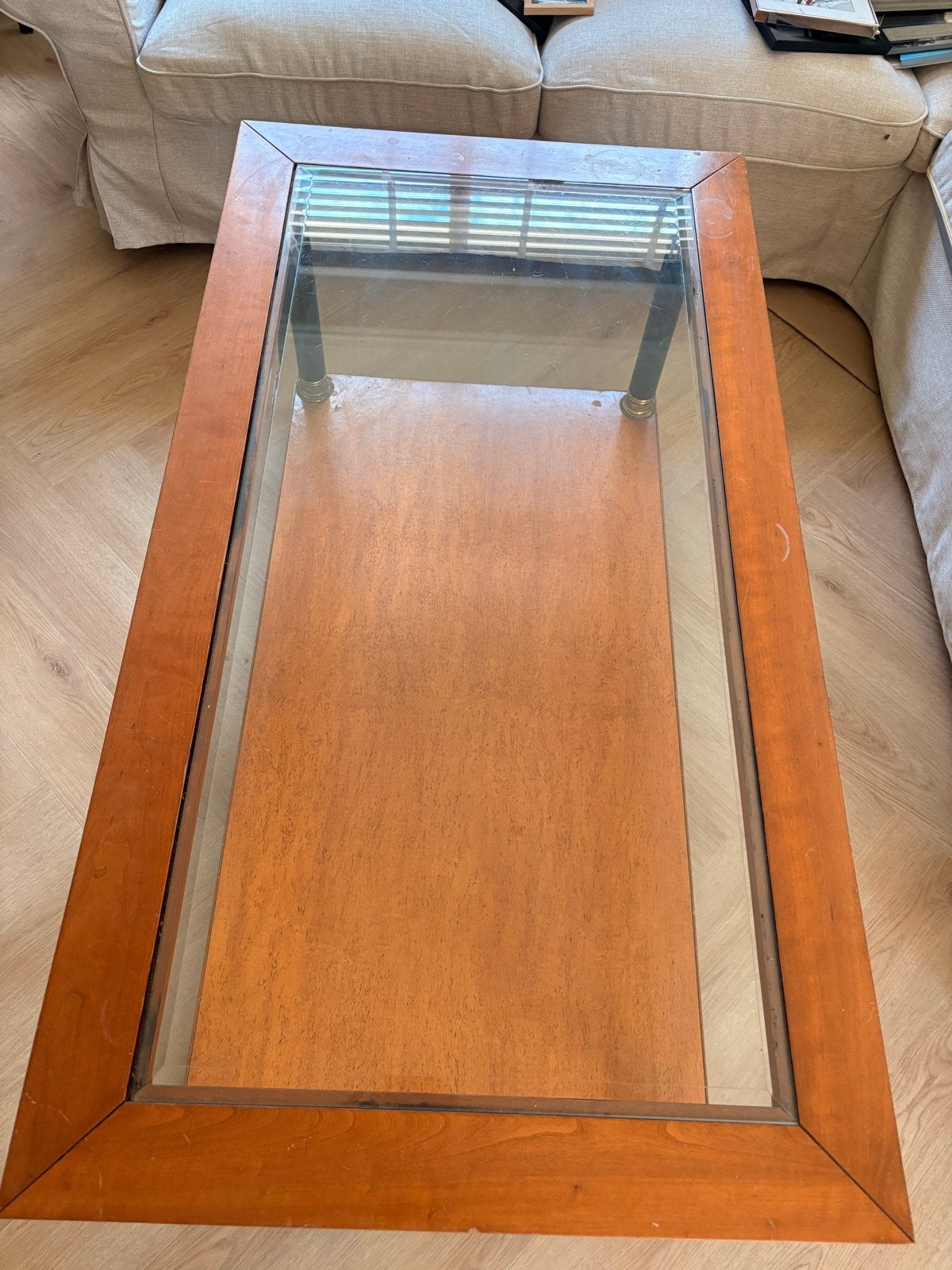 GRATIS Salontafel met glazen blad en houten onderstel, Ophalen, Gebruikt, 100 tot 150 cm, Klassiek maar misstaat niet in modern intrerieur