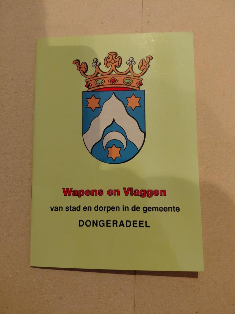 Wapens en Vlaggen Dongeradeel - Gemeente Friesland, Ophalen of Verzenden, Zo goed als nieuw, J. Walda