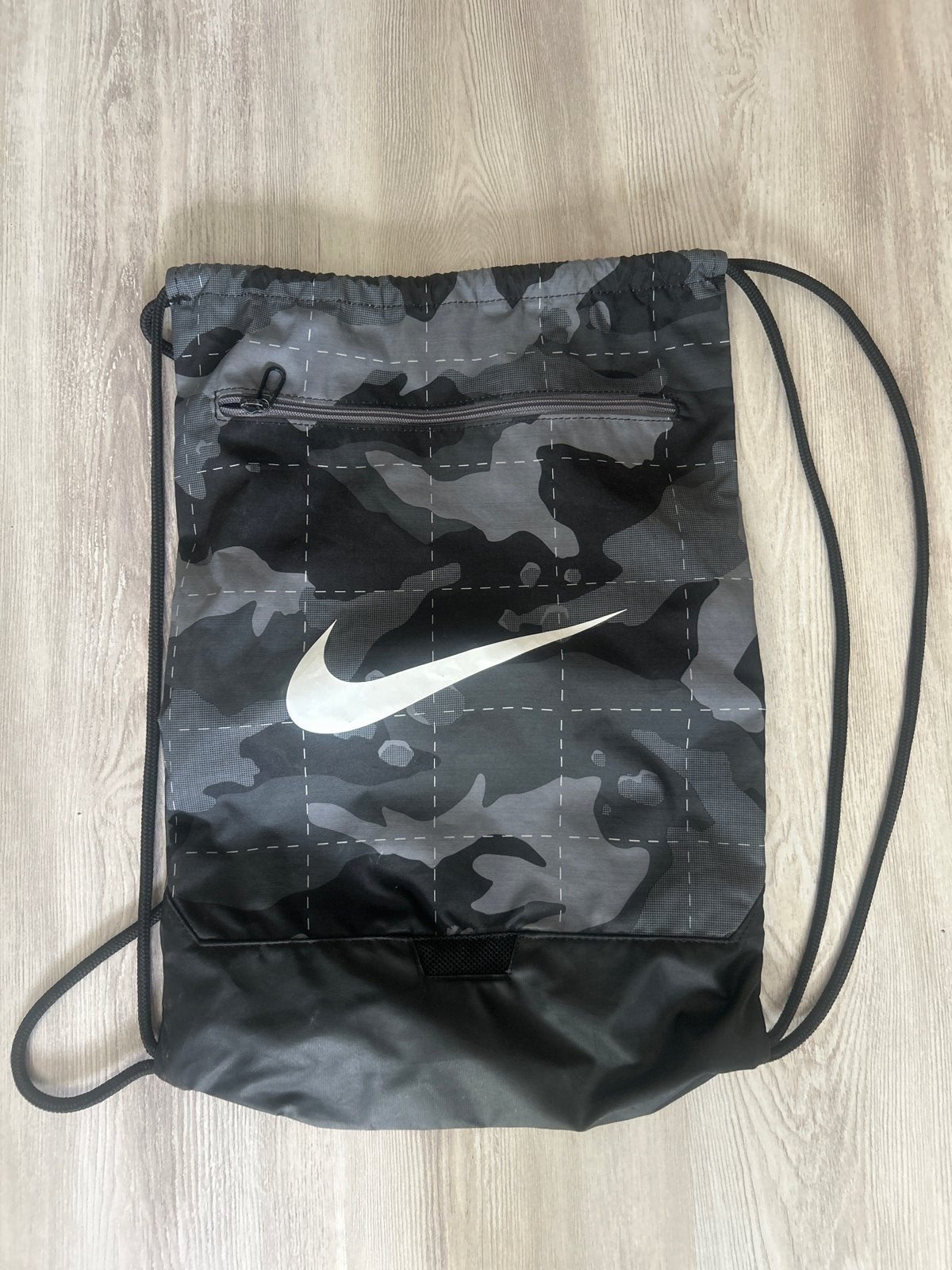 Nike Gymtas met 2 Compartimenten - Camouflage Grijs, Ophalen of Verzenden, Gebruikt, 25 tot 40 cm, Overige merken