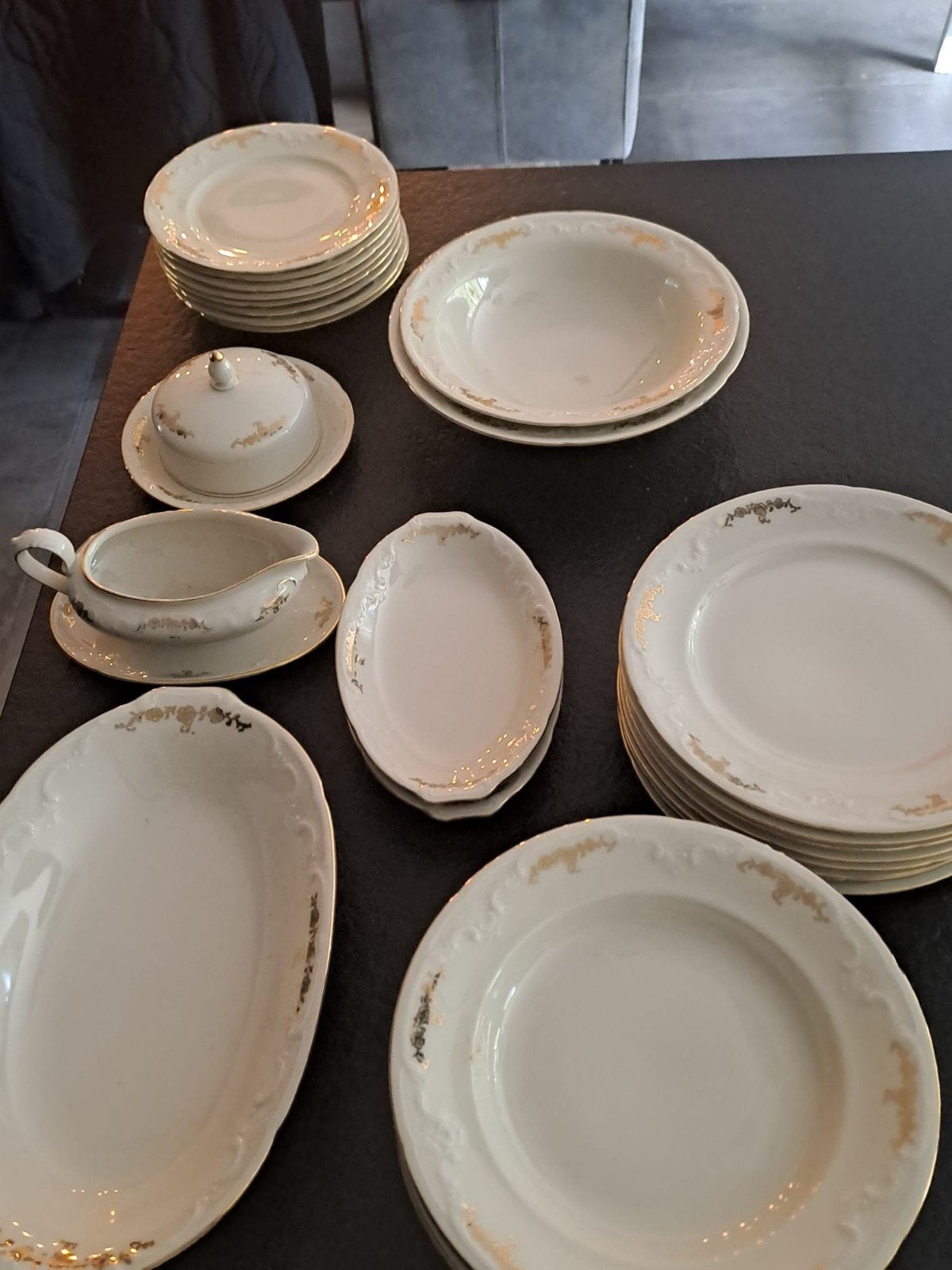 Vintage servies met gouden rand - compleet, Verzenden, Zo goed als nieuw, Porselein, Overige stijlen