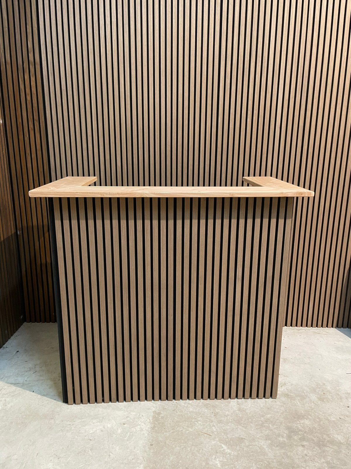 Nieuwe houten bar met akoestische panelen, Ophalen, Zo goed als nieuw