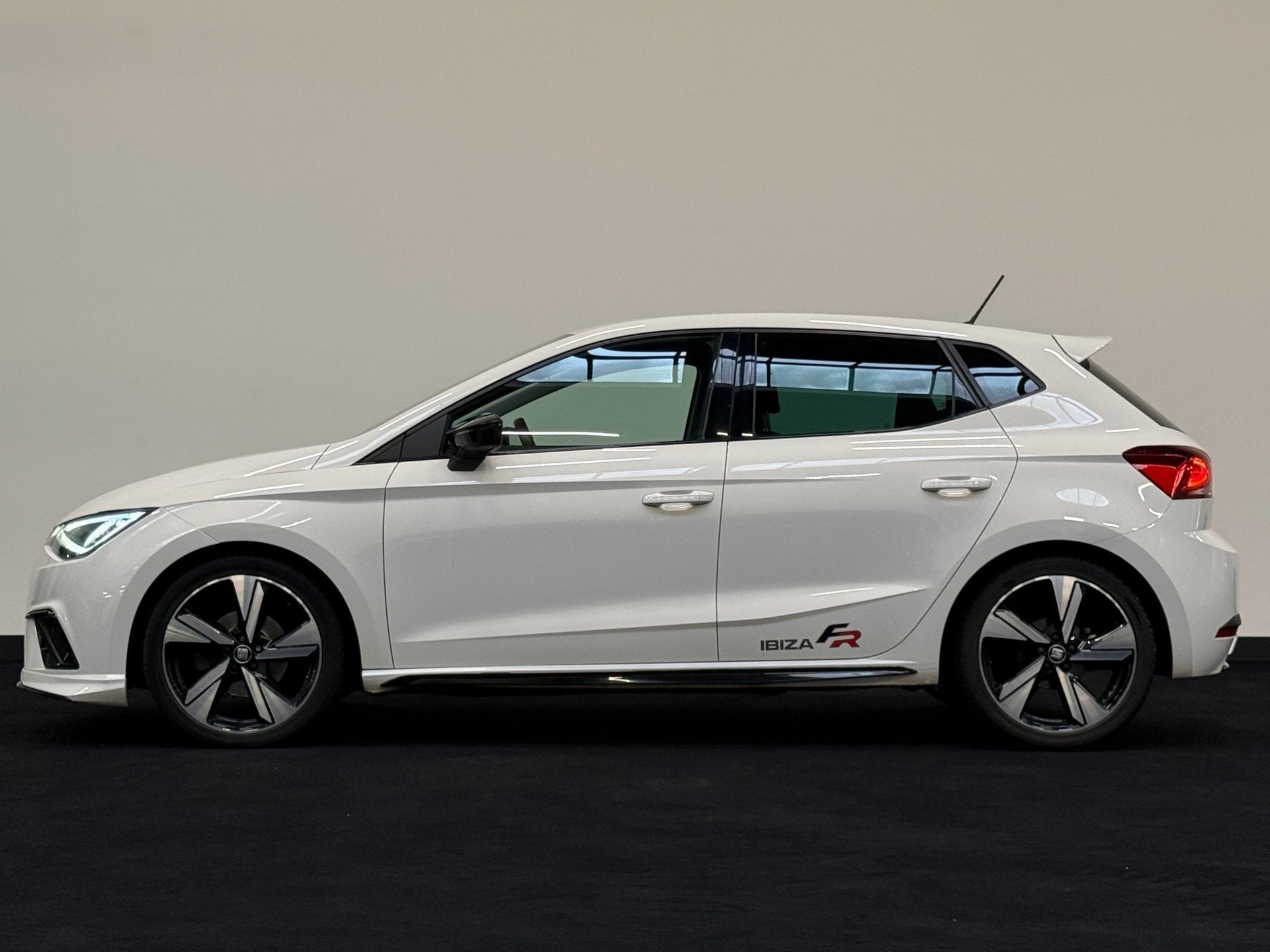 Seat Ibiza 1.0 TSI FR Cruise Led Sfeer Keyless18 inch, Auto's, Seat, Dealer onderhouden, Stof, Gebruikt, Met garantie (alle)