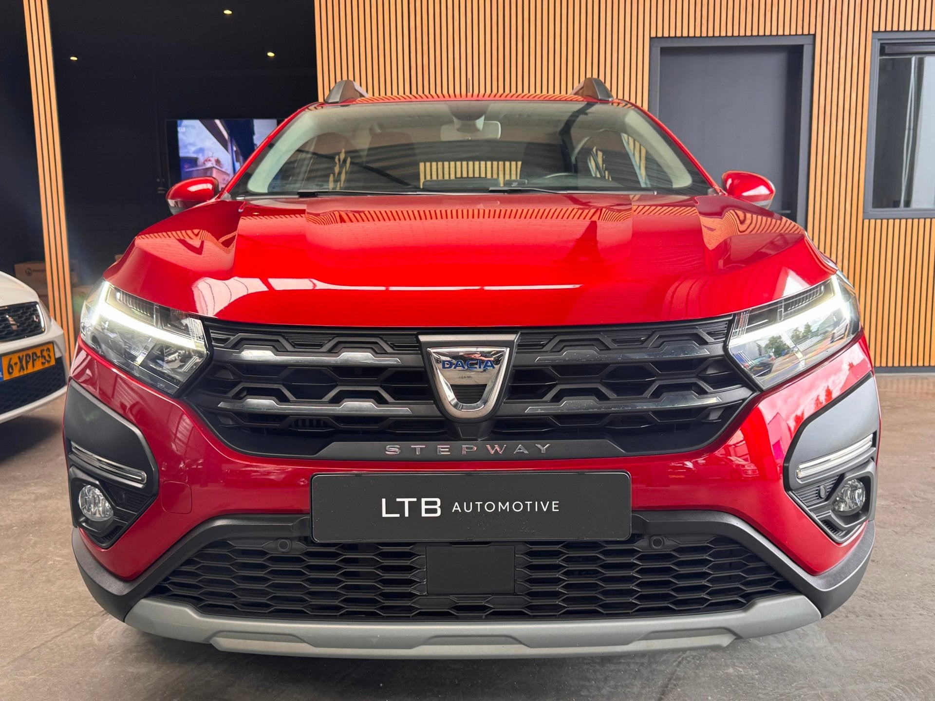 Dacia Sandero Stepway 1.0 TCe 90 Comfort Automaat Carplay|Ke, Stof, Zwart, Bedrijf, 91 pk