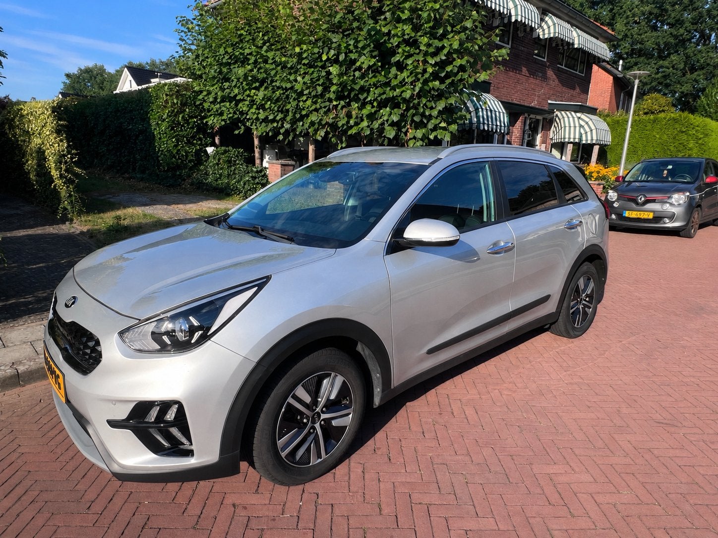 Kia Niro 1.6 GDi Hybrid 141pk 12-2019 Grijs 95065km trekhaak, Auto's, Kia, Zwart, 75 €/maand, 19 km/l, 1390 kg