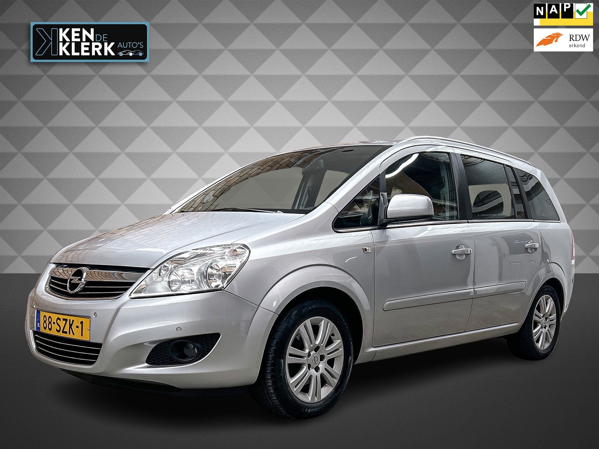 Opel Zafira 1.8 Cosmo| 7 persoons |Nwe koppeling |NAP!, Auto's, Voorwielaandrijving, Euro 5, Gebruikt, 4 cilinders