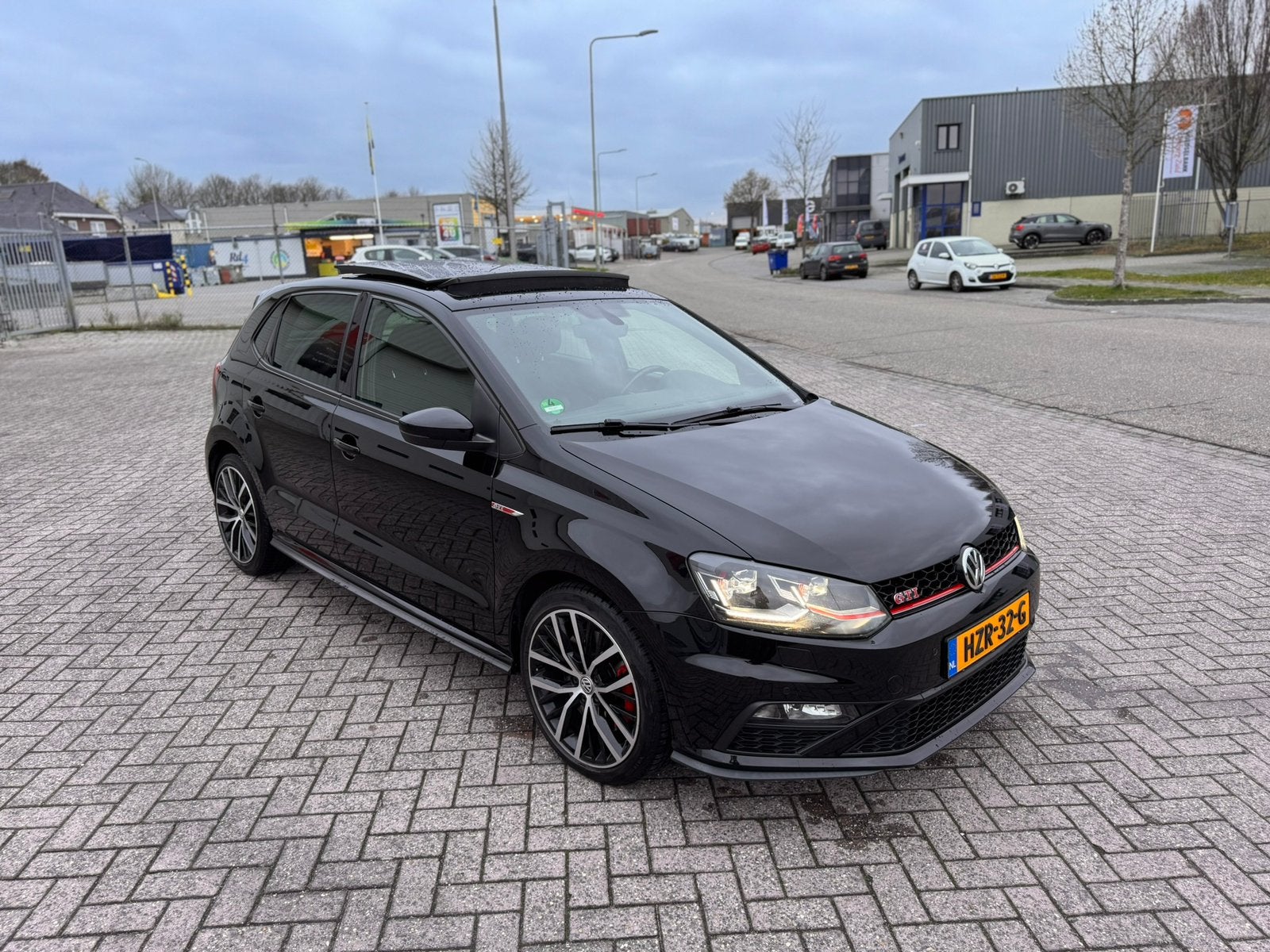 Volkswagen Polo 1.8 TSI GTI DSG, Auto's, Stof, Zwart, Particulier, Parkeerassistent