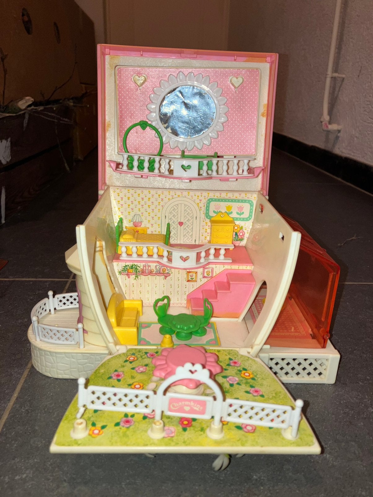Dufty huis met accessoires €40,-, Poppenhuis, ., Ophalen of Verzenden, Zo goed als nieuw