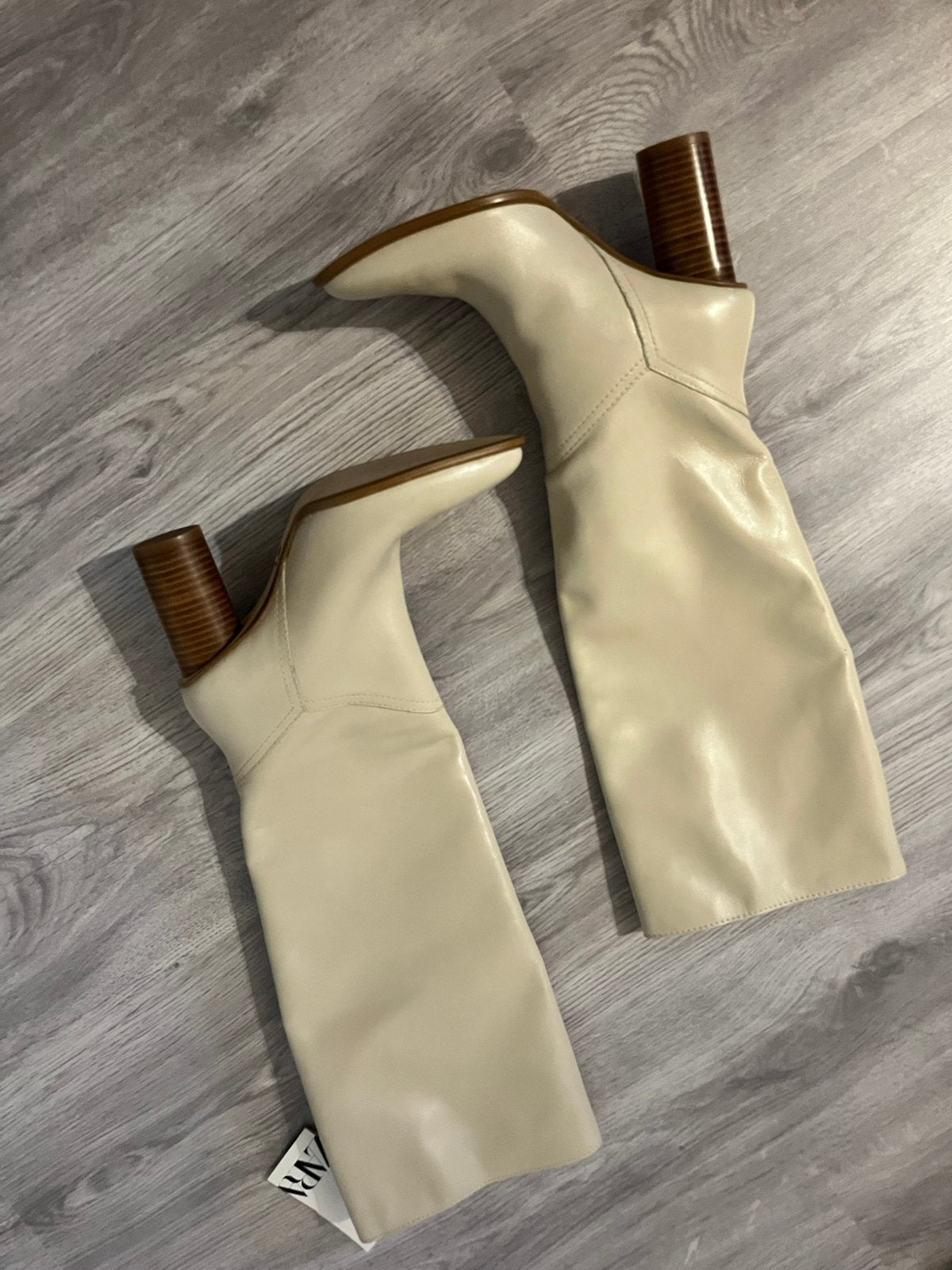 Beige kleurige hoge leren laarzen Zara, Ophalen of Verzenden, Zo goed als nieuw, Beige, Hoge laarzen