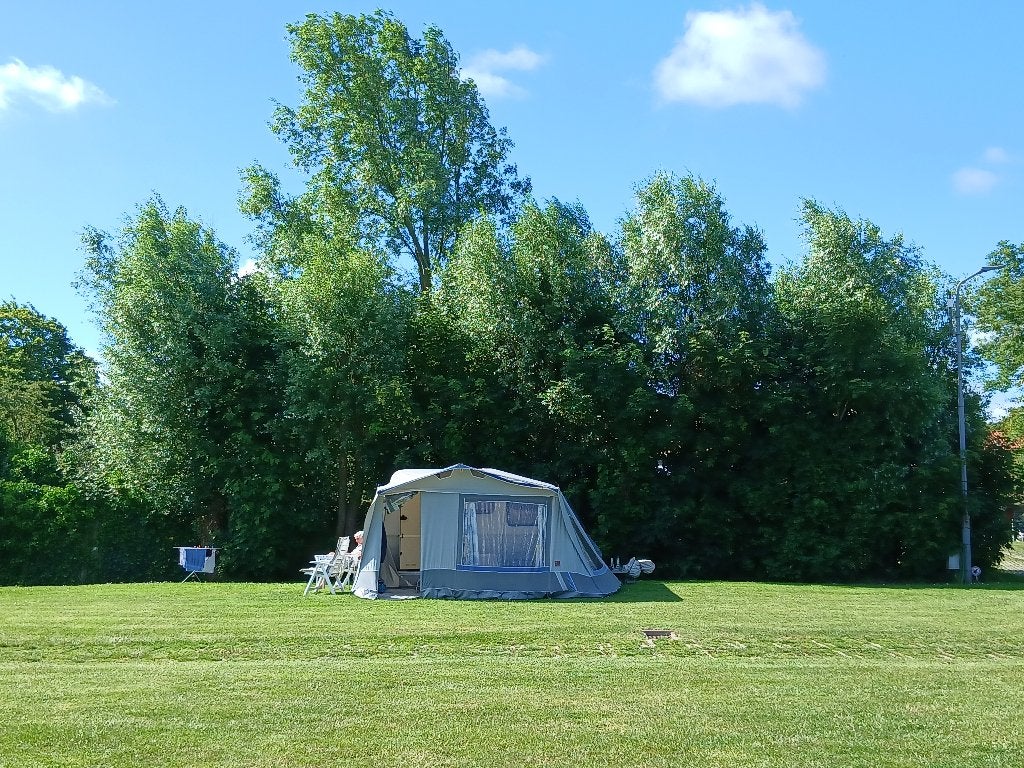 kip caravan, Caravans en Kamperen, Caravans, Particulier, tot en met 3, 500 - 750 kg, Standaardzit, Kip, Vast bed, 5 tot 6 meter