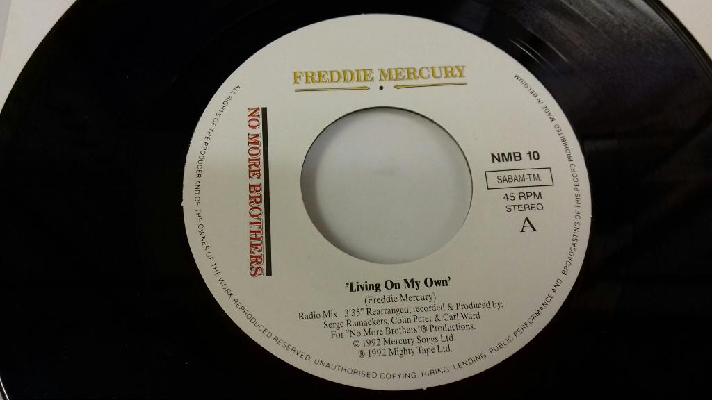 Freddie Mercury VINYL SINGLE Living on my own Remixes QUEEN, Verzenden, Zo goed als nieuw, Pop