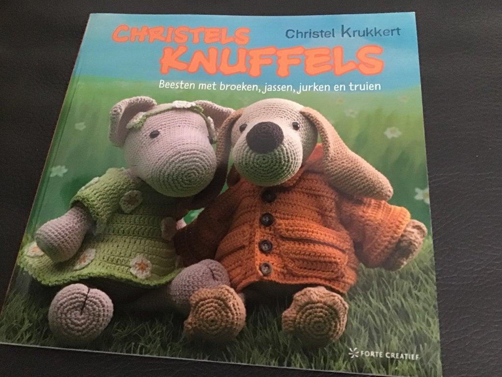 Boek Christels Knuffels haken, Ophalen of Verzenden, Zo goed als nieuw, Haken, Patroon of Boek