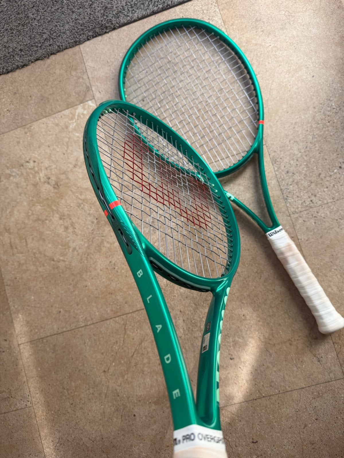 Twee Wilson Blade 98 v10 (L2) (m2419353567) — Tennis — Marktplaats