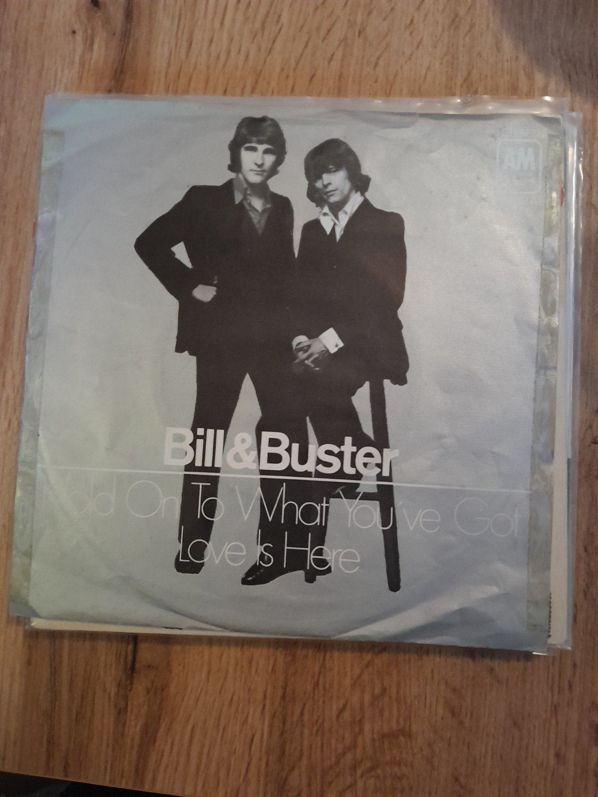 bill & buster 7 inch hold to what you,ve got, Ophalen of Verzenden, Zo goed als nieuw, Pop