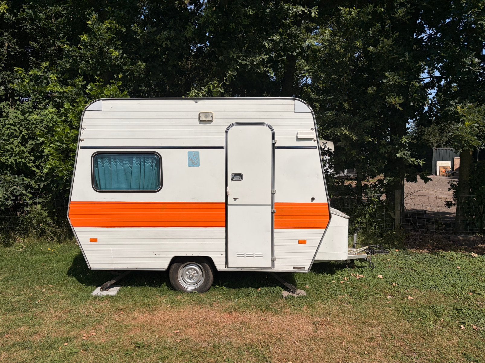 Knaus, Caravans en Kamperen, Caravans, Particulier, tot en met 3, Kleine zit, Knaus, 2 aparte bedden, Dwarsbed, Vast bed, Gascomfoor