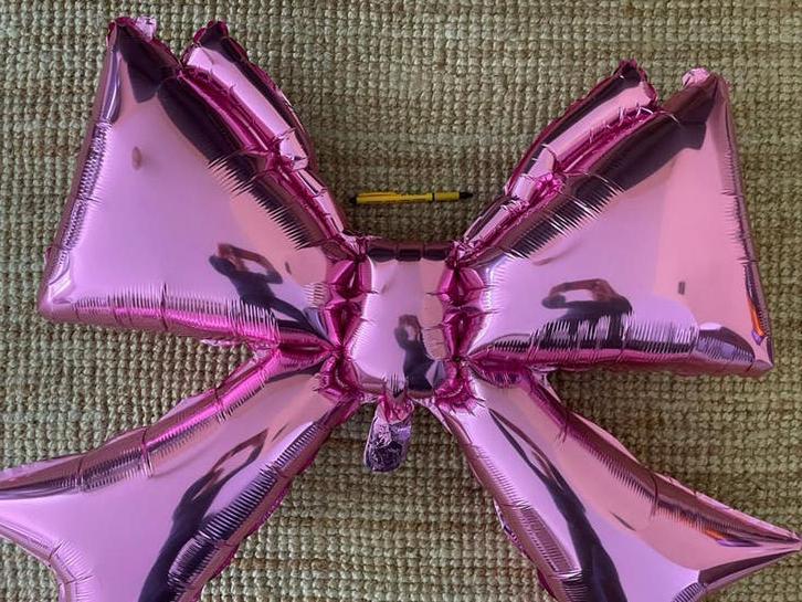 Folie ballon strik roze, Hobby en Vrije tijd, Feestartikelen, Ophalen, Zo goed als nieuw, Versiering, Verjaardag