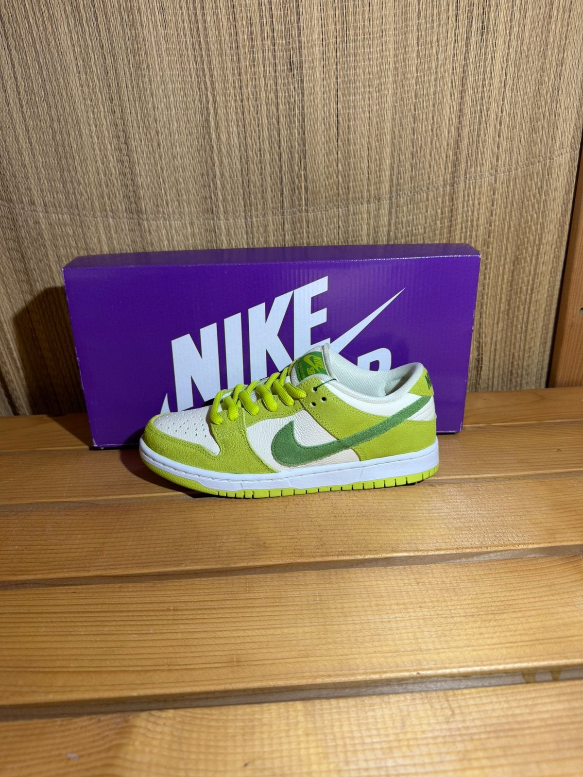 Nike SB Dunk Low Green Apple, Ophalen of Verzenden, Nieuw, Overige kleuren
