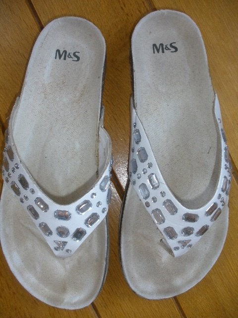 Slippers wit met strass steentjes maat 41, Ophalen of Verzenden, Zo goed als nieuw, Wit