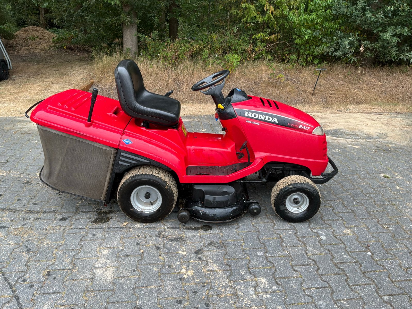 Honda 2417 zitmaaier - Krachtige en betrouwbare grasmaaier, Cirkelmaaier, Gebruikt, Ophalen of Verzenden, Opvangbak