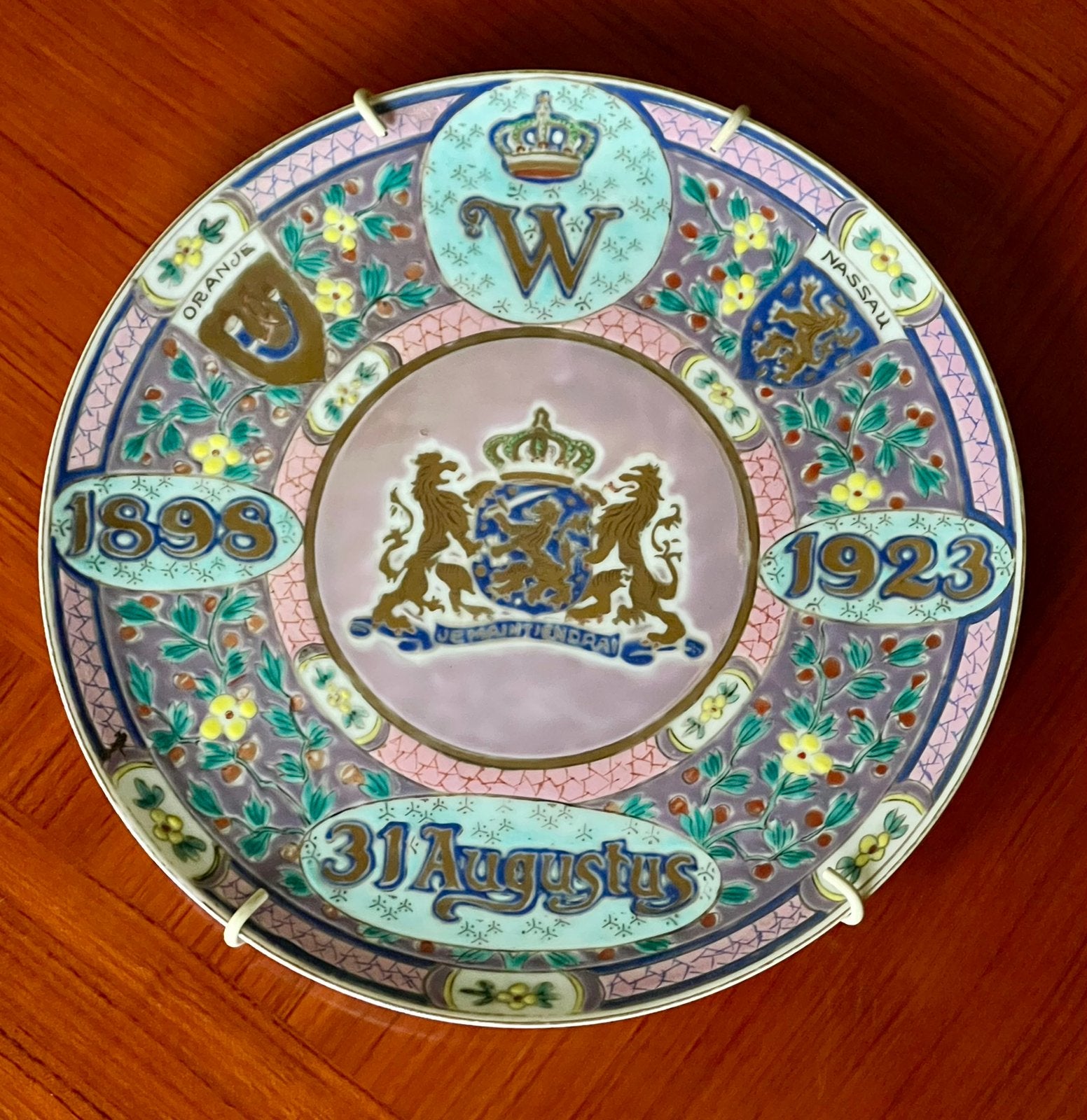 Puntgaaf zeldzaam bord 25 jaar Wilhelmina 1898 - 1923, Antiek en Kunst, Antiek | Wandborden en Tegels, Verzenden